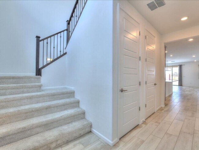 Foto del edificio - 5 Bedroom 3.25 Bathroom; Next Gen suite