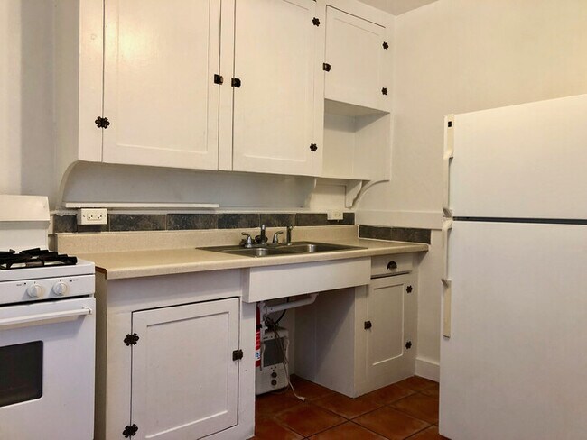 Building Photo - 803 Marquette Ave NW