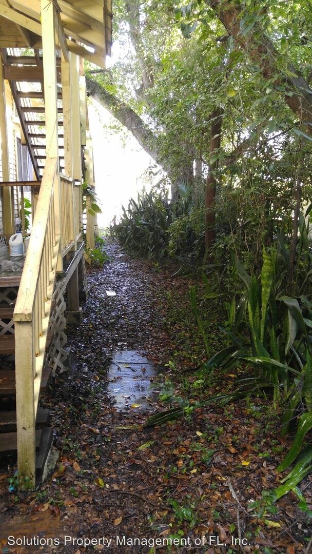 Foto del edificio - 1 br, 1 bath House - 15 Oak St #2