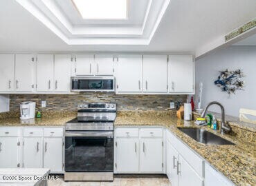 Foto del edificio - 8500 Ridgewood Ave