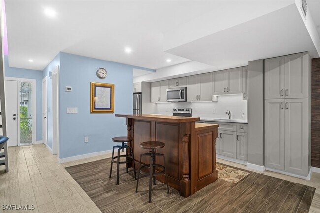 Foto del edificio - 833 Meadowland Dr