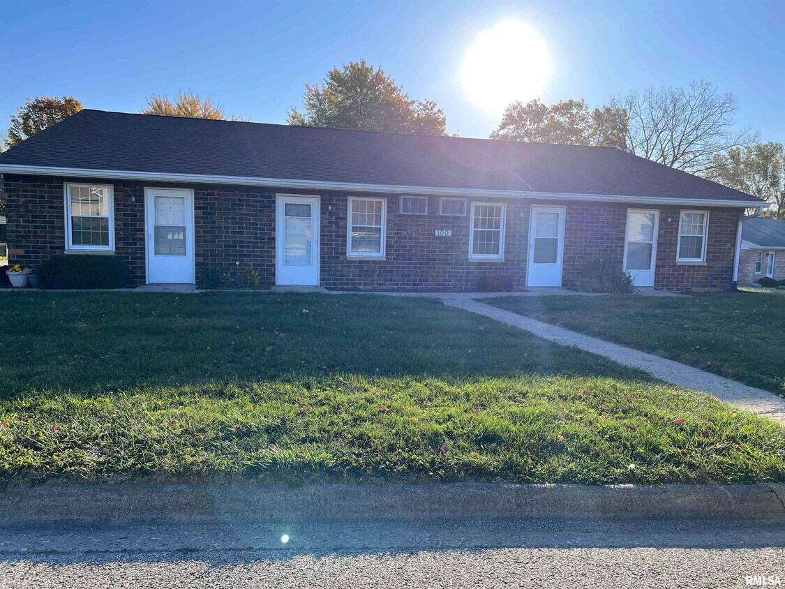 100 Cougar Ln Unit 3, East Peoria, IL 61611 Room for Rent in East