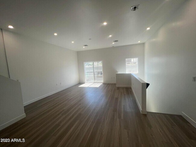 Foto del edificio - 615 N 6th Ave