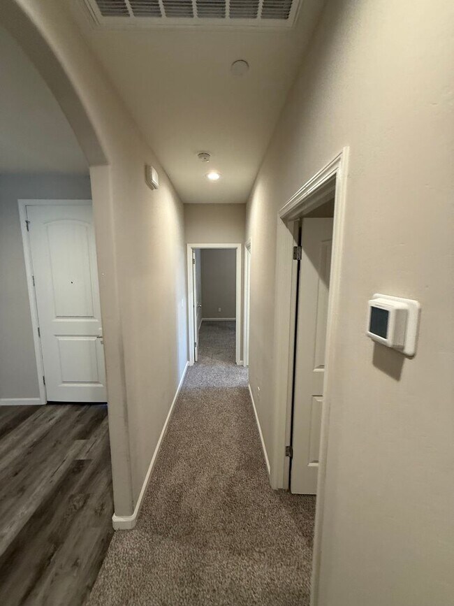 Foto del edificio - Modern 4-Bedroom Home in Northeast Bakersfield