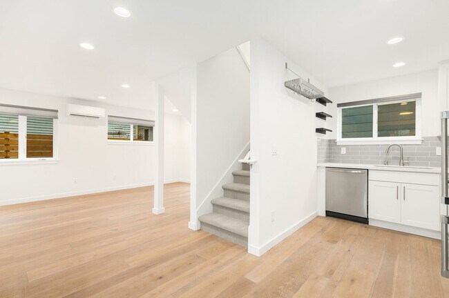 Foto del edificio - Newer 2 Bedroom Home in the Phinney Area