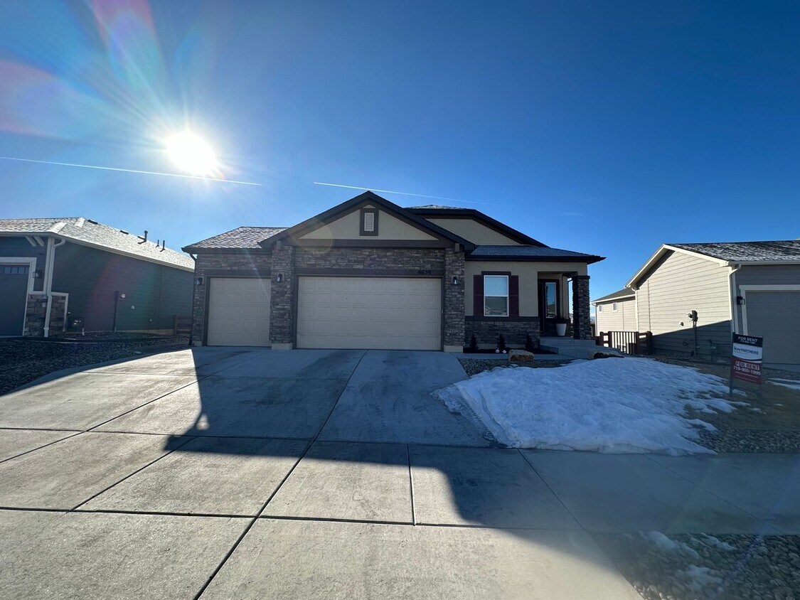 Immaculate 6 Bed 3 Bathroom 3 Car Garage h... House Rental in