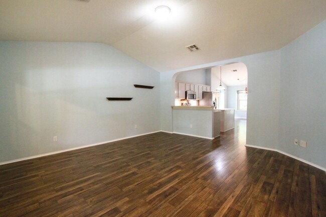Building Photo - Beautiful 3 Bedroom, 2 Bath Home in Cedar ...