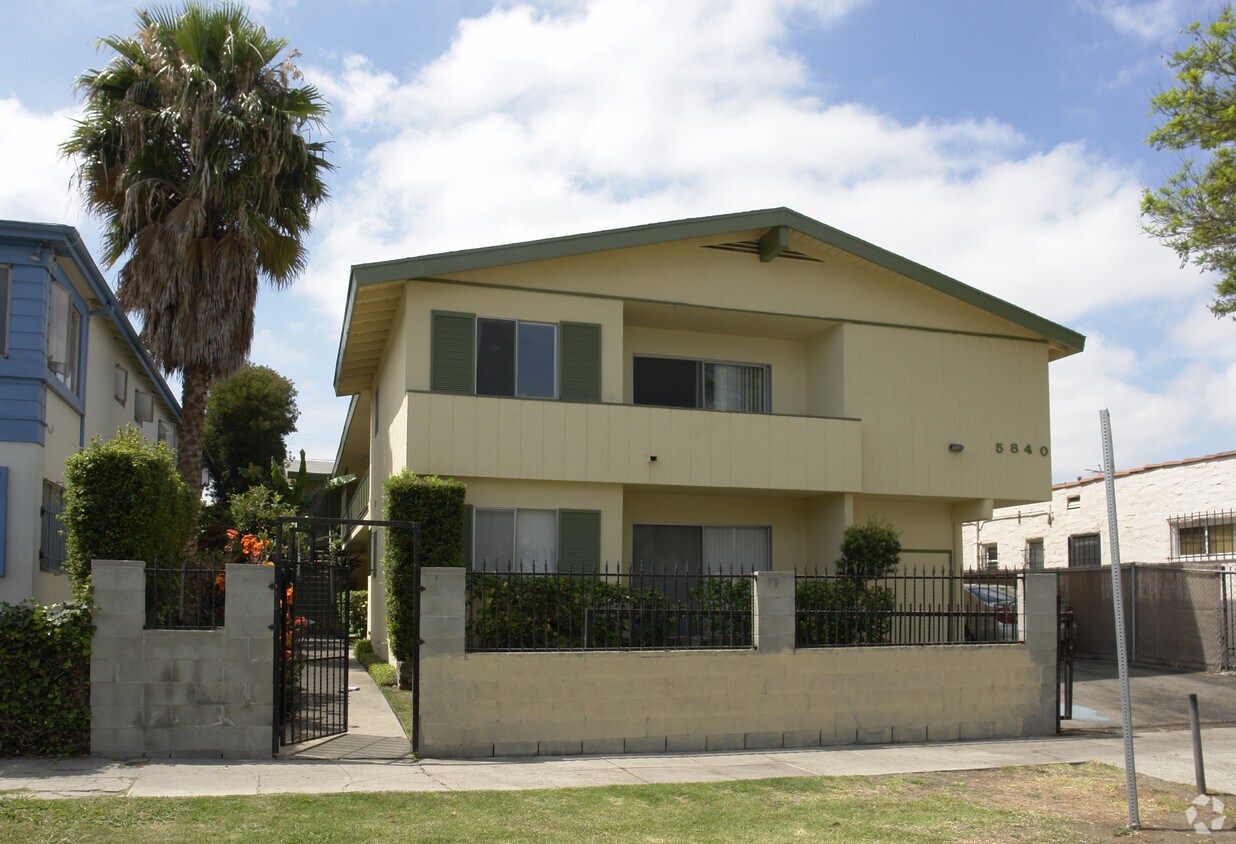 Foto del edificio - 5840 Willoughby Ave