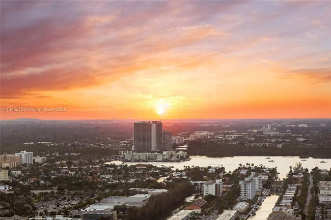 Foto del edificio - 17121 Collins Ave
