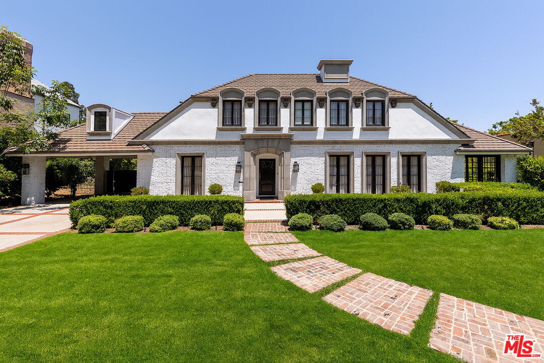 Foto principal - 908 N Rexford Dr