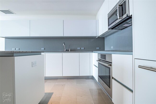 Foto del edificio - 88 SW 7th St