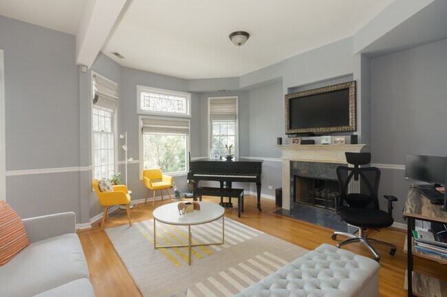 Foto del edificio - 1425 W Henderson St