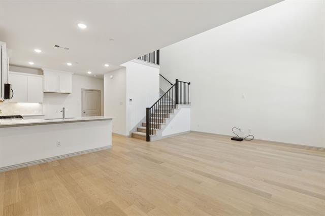 Building Photo - 637 4th St