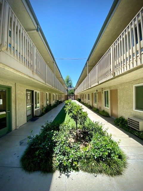 Foto del edificio - 8816 Laurel Canyon Blvd