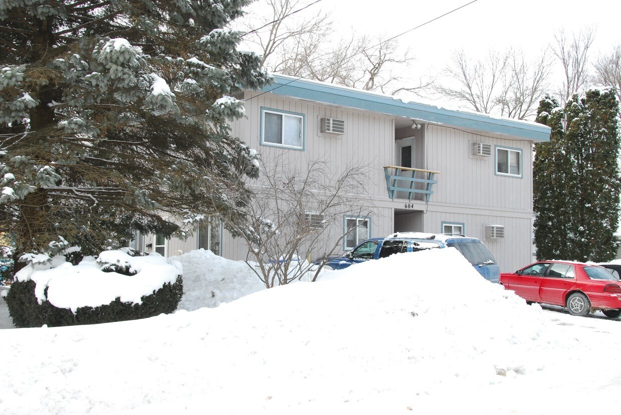 Building Photo - 604 Bartels St