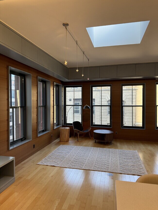 Building Photo - Penthouse Unit with amazing light at The Hayden Building
