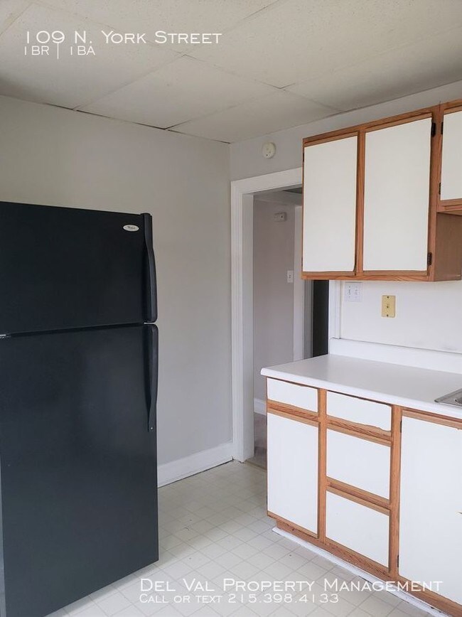 Building Photo - 109 N York St