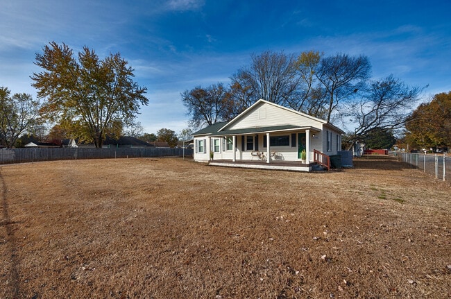 Foto del edificio - 3706 Emm Ell St SW