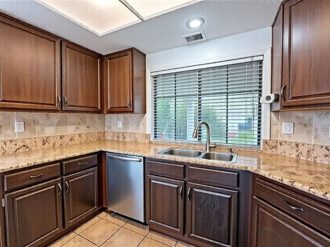 Foto del edificio - Nestled in the desirable Brock Canyon community in Santa Clarita