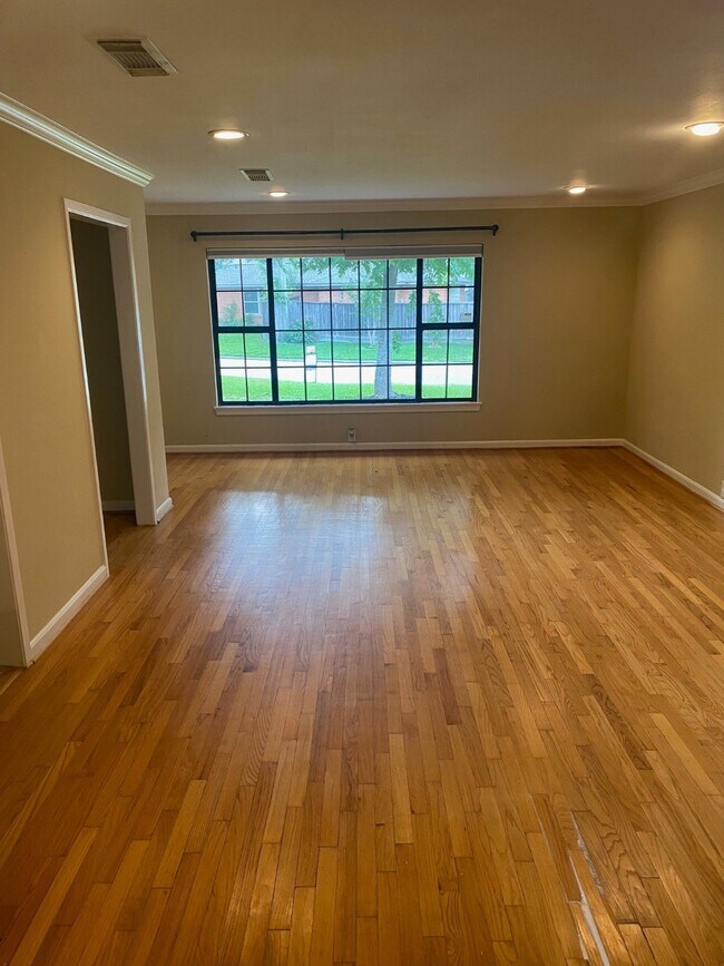 Building Photo - 8327 Lorrie Dr