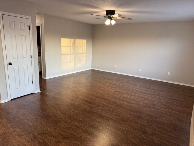 Foto del edificio - 323 S 12th St