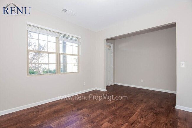 Foto del edificio - Now Available