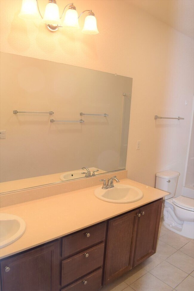Foto del edificio - Resident Benefit Package Property