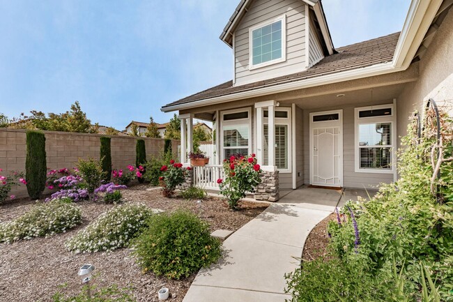 Building Photo - Amazing 3 Bedroom+Flex Room/2 Bath/3 Car G...