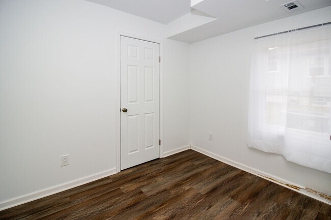 Foto del edificio - 17645 Lakeport Ave