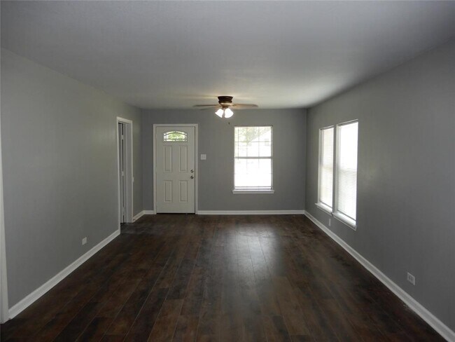 Foto del edificio - 6814 Donlen St