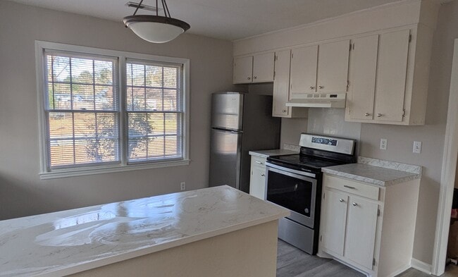 Building Photo - 203 Water Oak Dr