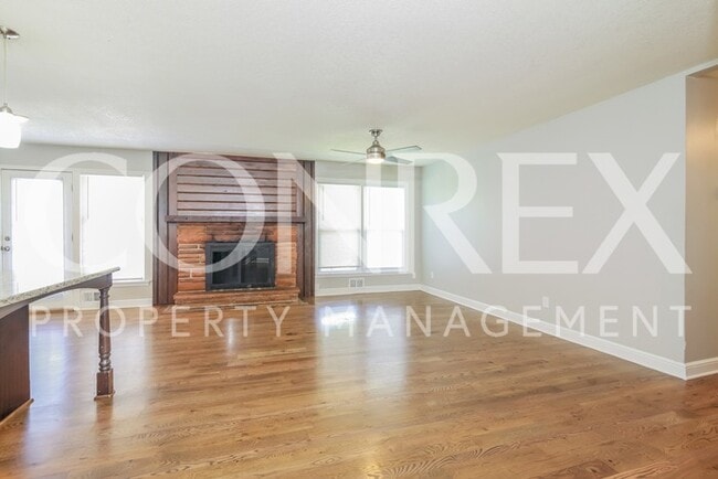 Building Photo - Darling 4 Bedroom, 2.5 Bath Ranch in Raytown!