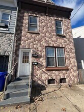 Building Photo - 1542 Centre Ave