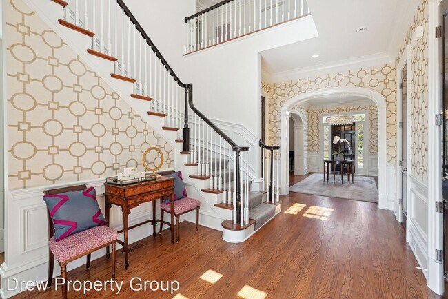 Building Photo - 6 br, 5.5 bath House - 1958 Foxview Circle NW
