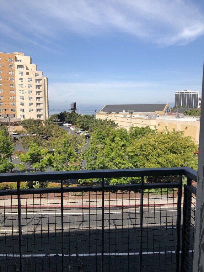 Foto del edificio - Modern and stylish 2/2.5 townhome w/ washe...