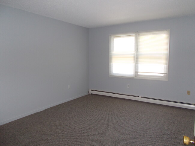 Building Photo - 3 Oak Hill Ln