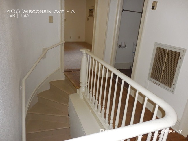 Building Photo - One Bedroom Upper