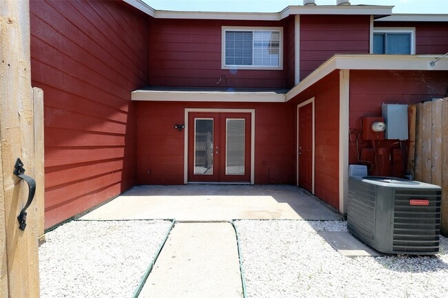 Foto del edificio - 1919 Country Village Blvd