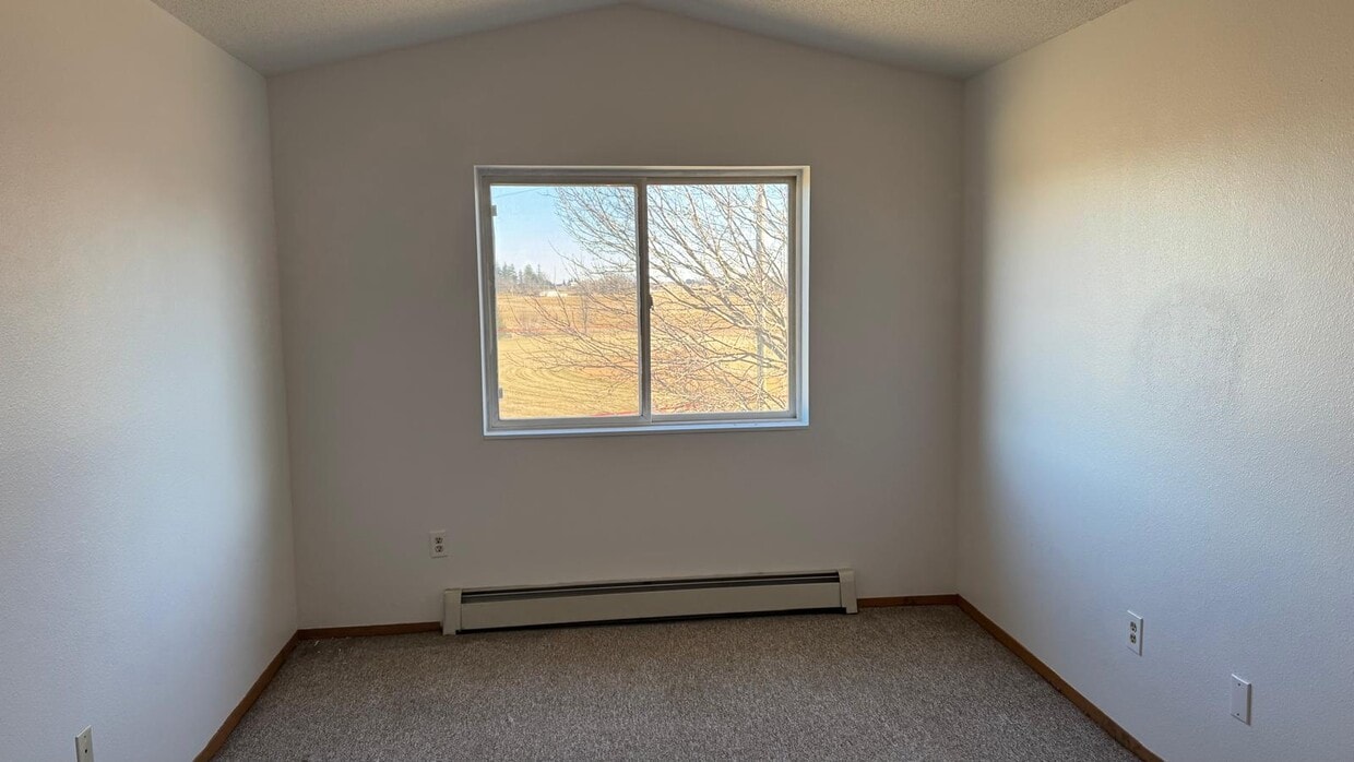 Building Photo - 525 Lilac Ln