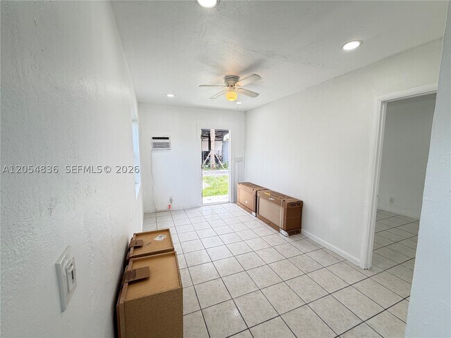 Building Photo - 2041 jackson 4