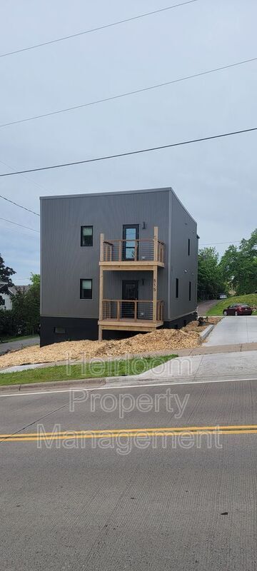 Building Photo - 515 N Lake Ave