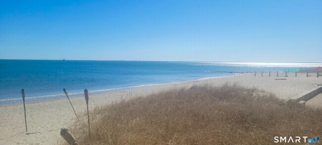 Foto del edificio - 655 Fairfield Beach Rd