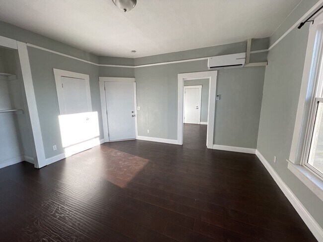 Building Photo - Merced St Fourplex