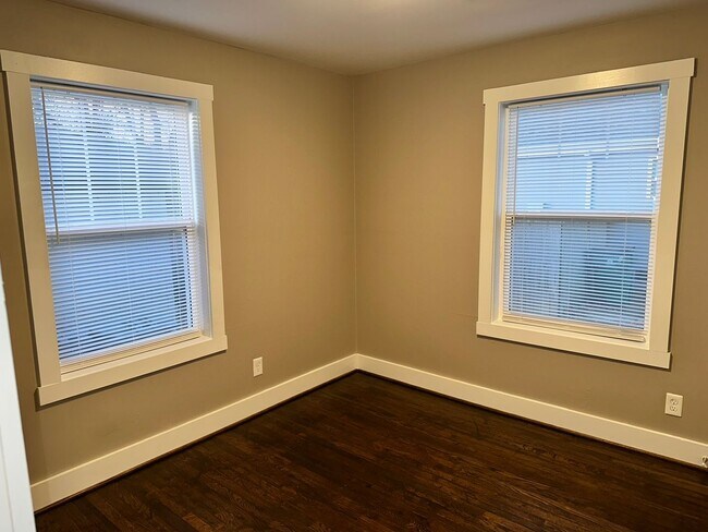 Foto del edificio - Beautiful 2 Bedroom Belmont Bungalow