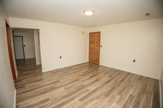 Building Photo - 115 Traci Dr