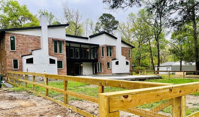 Foto del edificio - 291 Hereford Dr