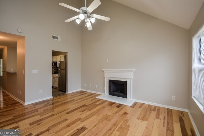 Building Photo - 4203 Chestnut Lake Ave