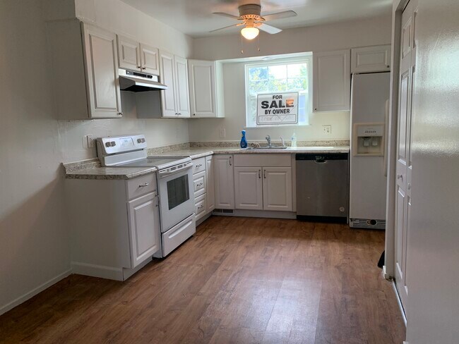 Foto del edificio - 207 Chenault Ct