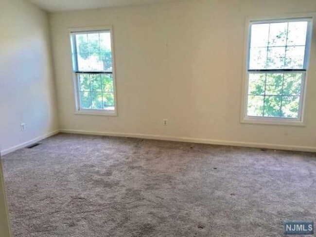 Building Photo - 559 Coventry Dr