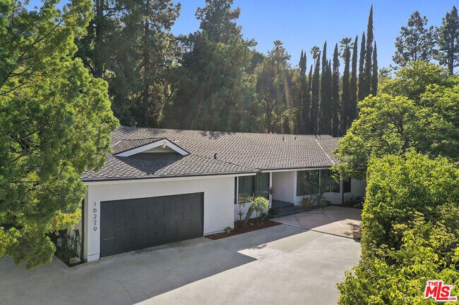 Foto del edificio - 16229 Dorilee Ln